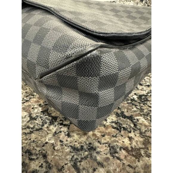Louis Vuitton Damier Graphite District GM Messenger Bag FL3104 - 335391 - Picture 11 of 16